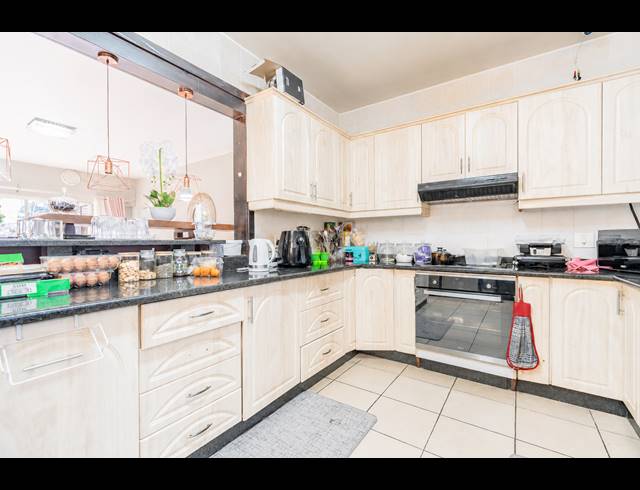 4 BEDROOM TOWNHOUSE FOR SALE IN MUSGRAVE